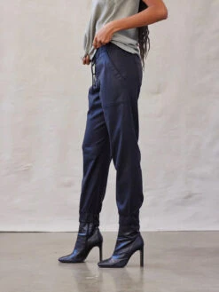 Coated Pocket Jogger - Black -MOTHER || FRAME || RAILS Sales Store B3675 626 473 BLACK 03 1080x 6072c2ae 2f47 4e6e bb5c f33847d5c5f2