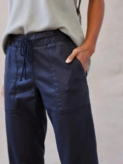 Coated Pocket Jogger - Black -MOTHER || FRAME || RAILS Sales Store B3675 626 473 BLACK 05 1080x 47b08cc0 2054 4cd2 a86b 8c3343a264f1